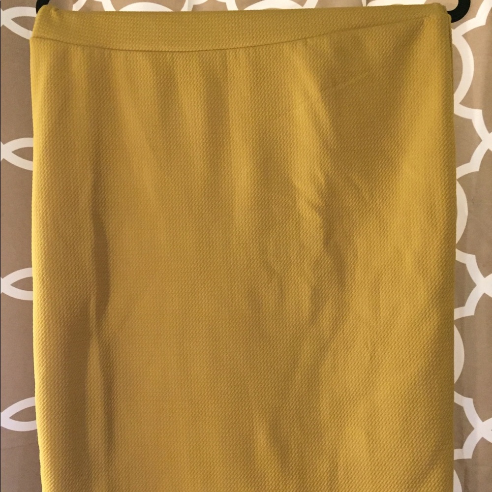 LuLaRoe mustard Cassie skirt